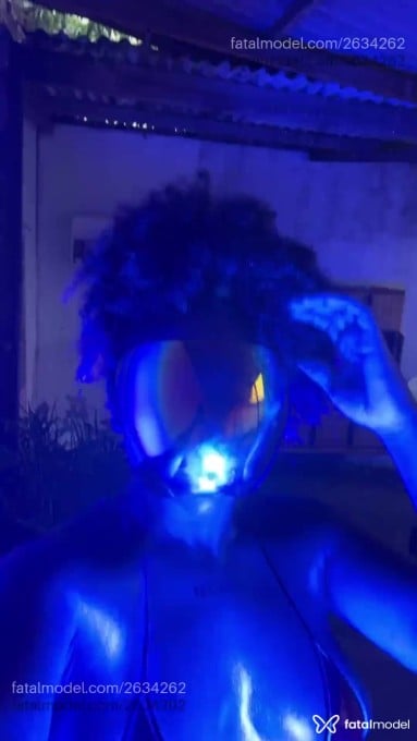 Acompanhante mulher com cabelo grisalho de olhos pretos - Pretinhasp