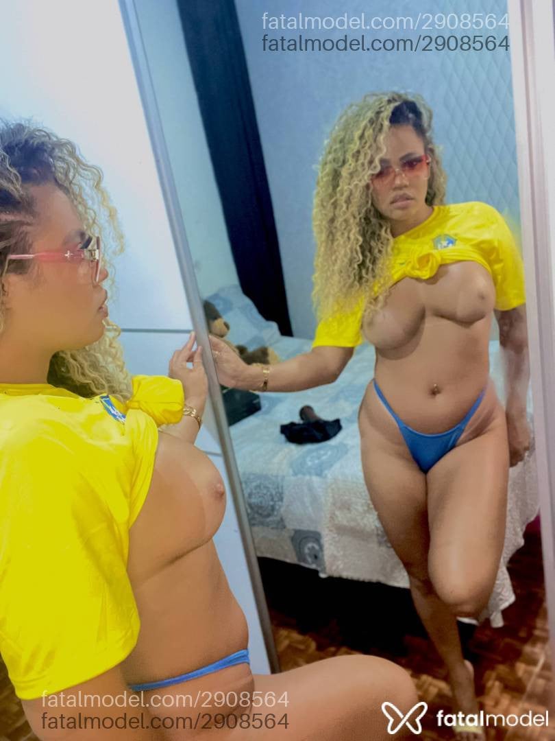Acompanhante mulher com cabelo castanho de olhos castanhos em Frutal - Syndi