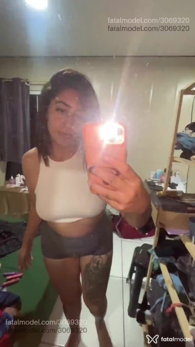 Acompanhante mulher com cabelo castanho de olhos castanhos em Itajaí - Sheilla Moreira