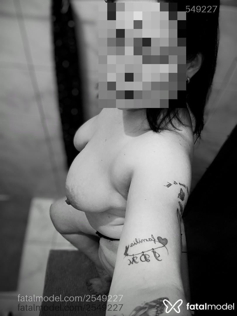 Acompanhante mulher com cabelo colorido de olhos castanhos em Maringá - Bianca Baccari