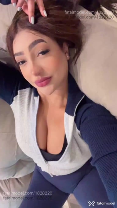 Acompanhante mulher com cabelo castanho de olhos castanhos - Nathália