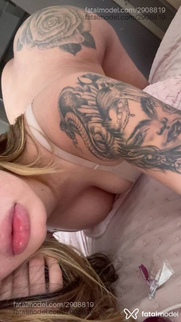 Acompanhante mulher trans com cabelo castanho de olhos pretos - Rafaela Sanchez