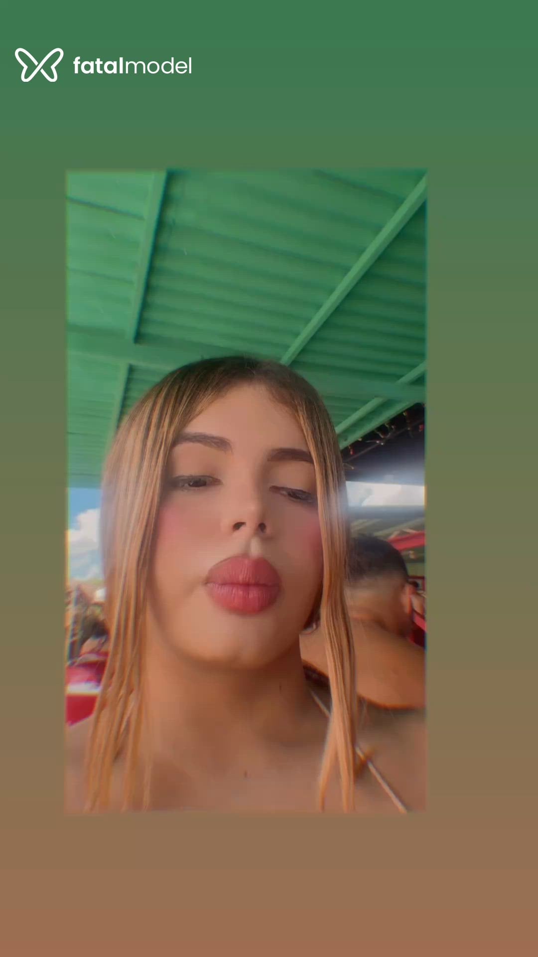 Acompanhante mulher trans com cabelo castanho de olhos pretos - Rafaela Sanchez