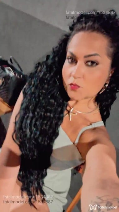 Acompanhante mulher morena (o) de olhos castanhos - Kariny Champion