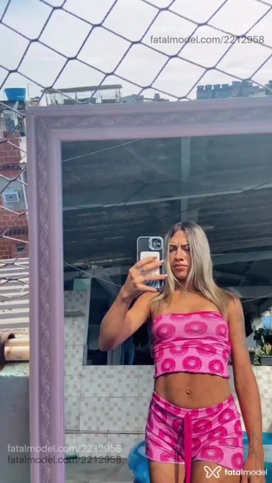 Acompanhante mulher loira (o) de olhos castanhos em Macaé - Lorena Ramos