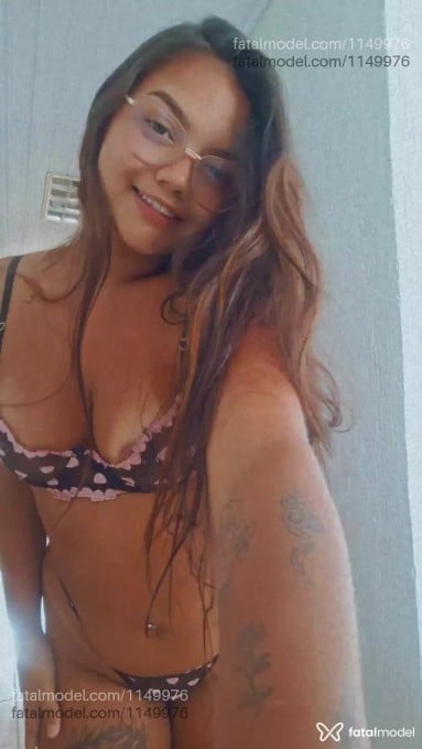 Acompanhante mulher com cabelo castanho de olhos castanhos em Macaé - Joice