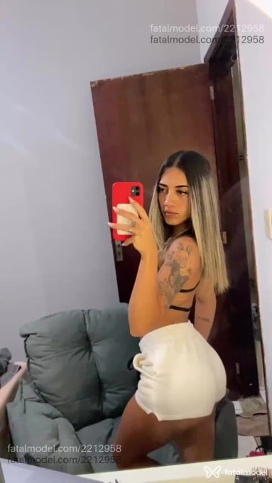 Acompanhante mulher loira (o) de olhos castanhos em Macaé - Lorena Ramos