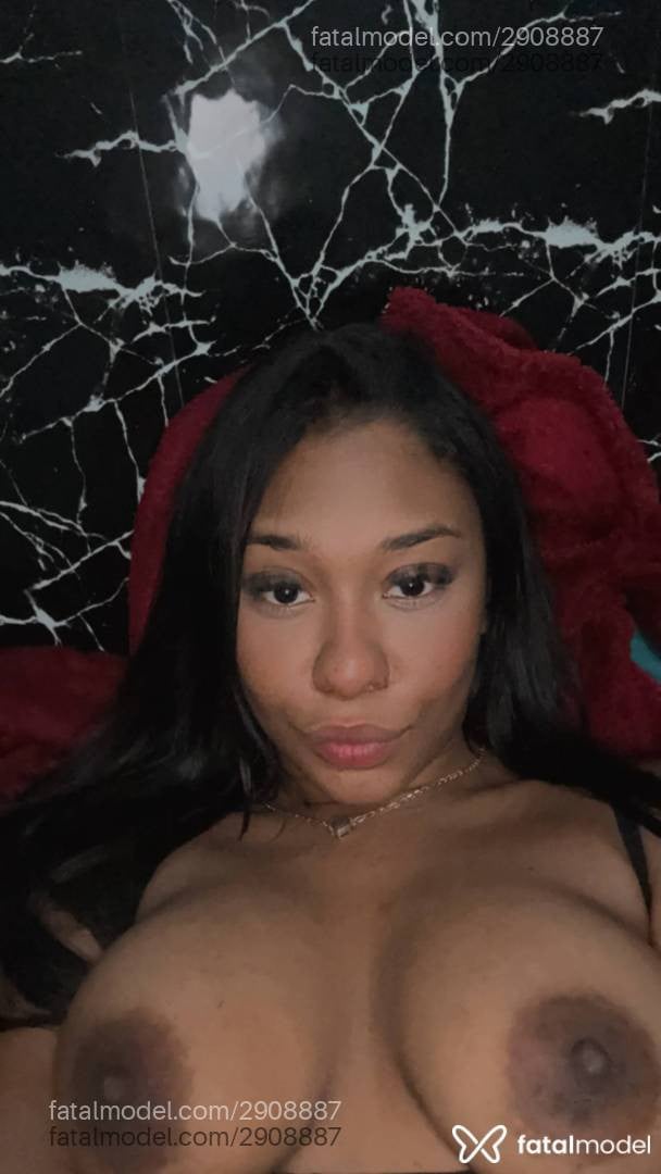 Acompanhante mulher morena (o) de olhos pretos - Yara Navarro