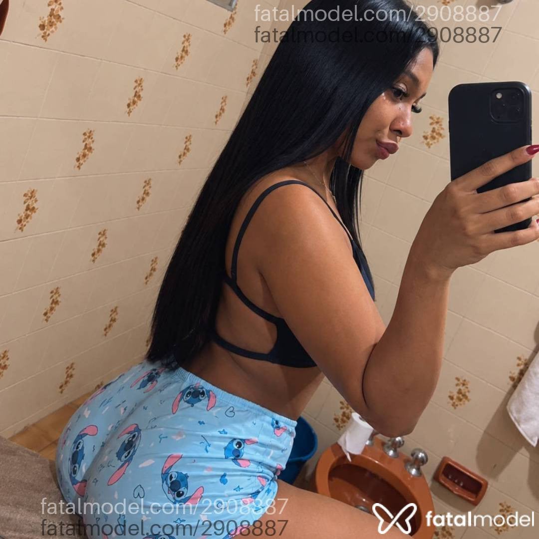 Acompanhante mulher morena (o) de olhos pretos - Yara Navarro