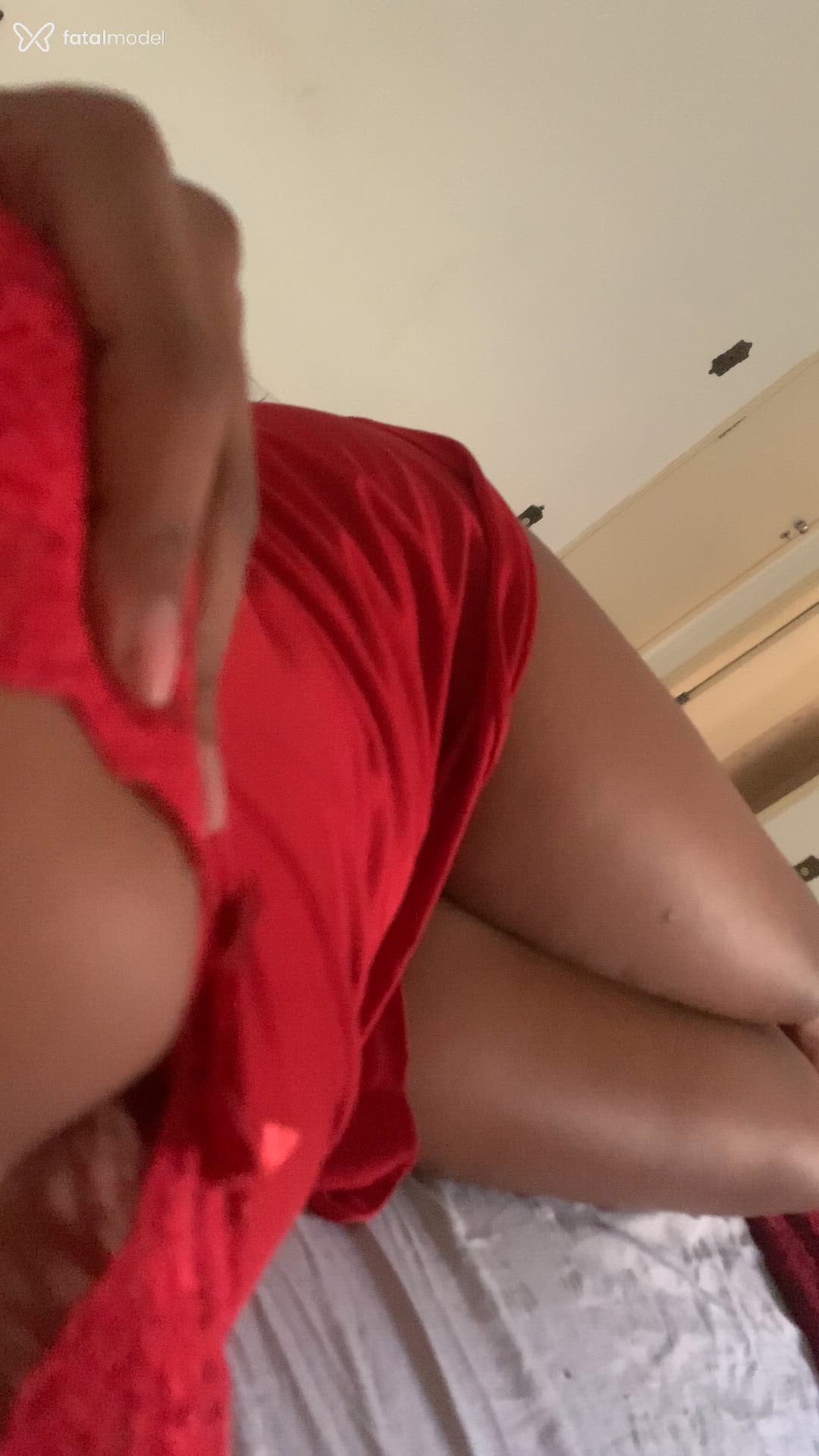 Acompanhante mulher morena (o) de olhos pretos - Yara Navarro