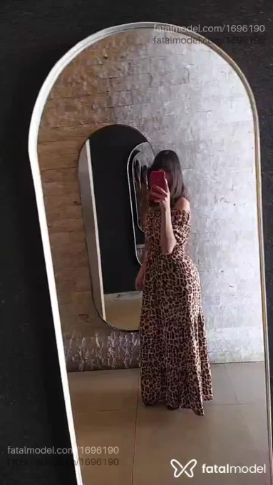 Acompanhante mulher trans com cabelo castanho de olhos castanhos em Irecê Acompanhante mulher trans com cabelo castanho de olhos castanhos em Irecê - Mirla Valentina
