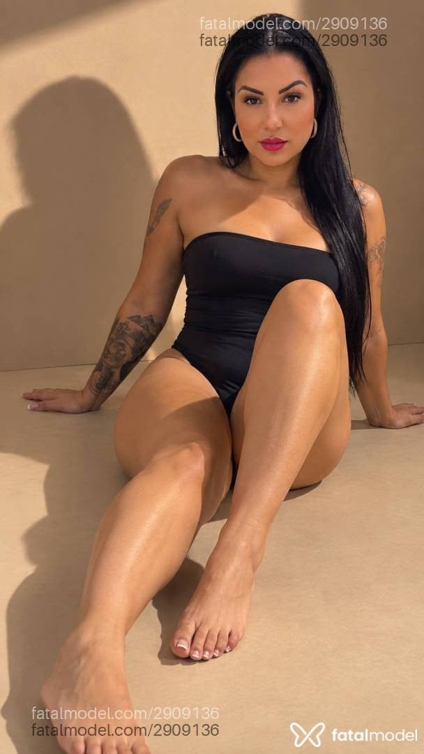 Acompanhante mulher morena (o) de olhos castanhos - Camila