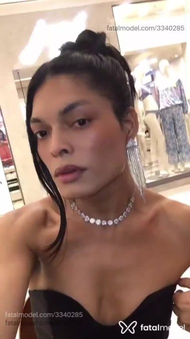 Acompanhante mulher trans morena (o) de olhos castanhos - Ysabella