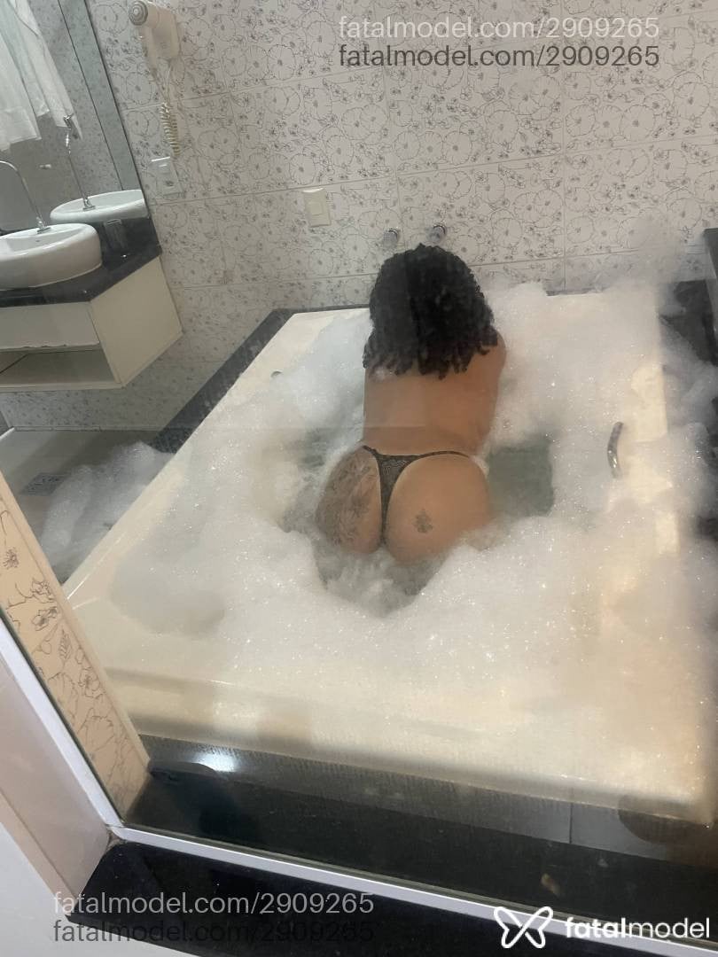 Acompanhante mulher morena (o) de olhos castanhos - Lolah