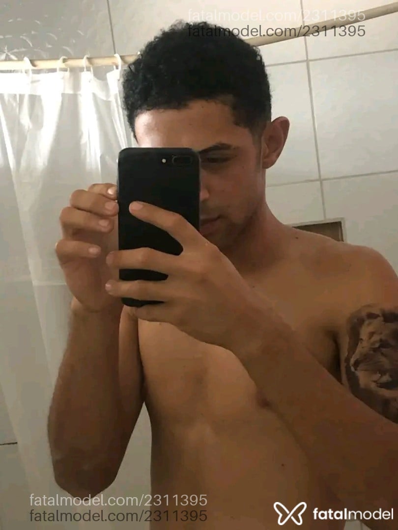 Acompanhante homem com cabelo castanho de olhos castanhos em Virtual Acompanhante homem com cabelo castanho de olhos castanhos em Virtual - Vitor Oliveira
