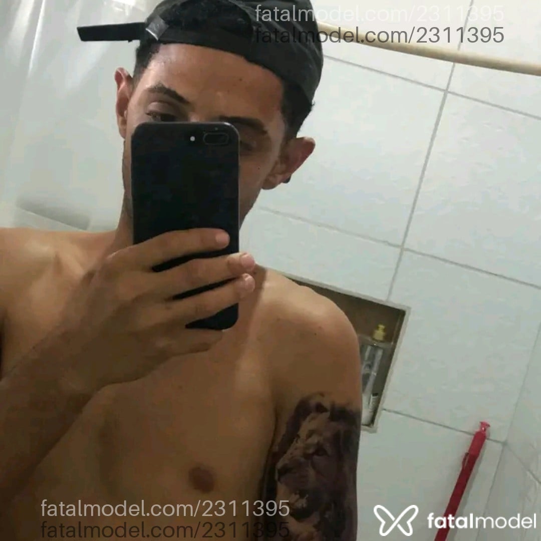 Acompanhante homem com cabelo castanho de olhos castanhos em Virtual Acompanhante homem com cabelo castanho de olhos castanhos em Virtual - Vitor Oliveira