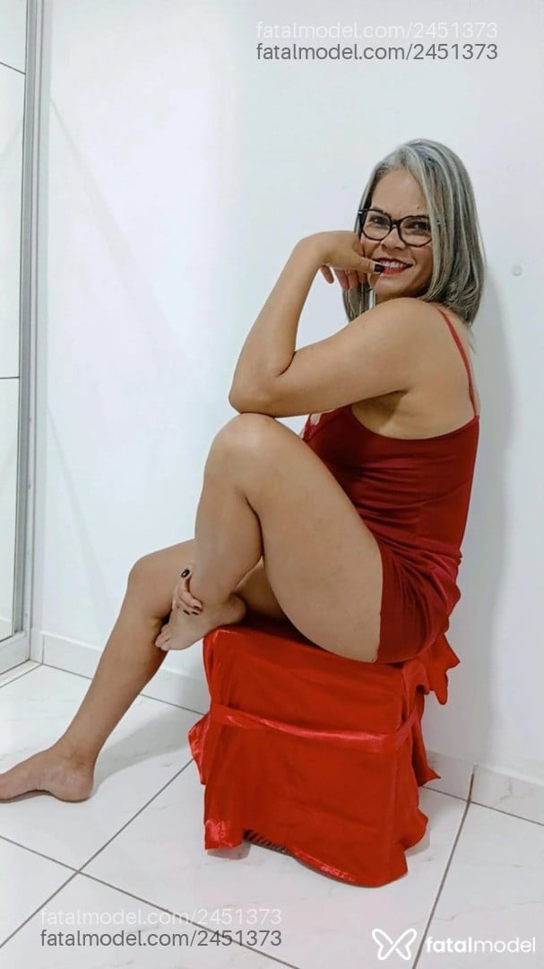 Acompanhante mulher com cabelo grisalho de olhos pretos em São Paulo - Mari