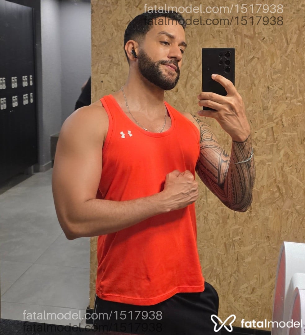 Acompanhante homem com cabelo castanho de olhos verdes em São Paulo - Alyson Souza