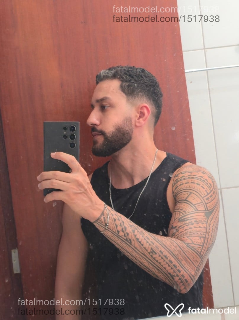 Acompanhante homem com cabelo castanho de olhos verdes em São Paulo - Alyson Souza