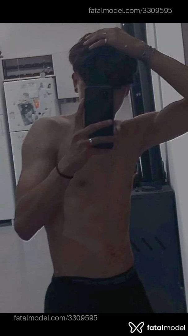 Acompanhante homem com cabelo castanho de olhos castanhos em Cabo Frio - Deeh
