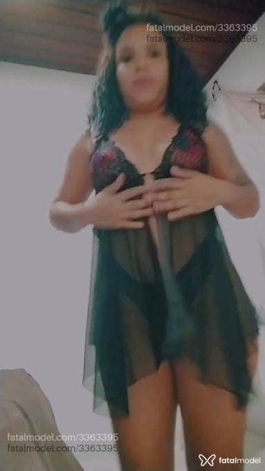 Acompanhante mulher morena (o) de olhos castanhos - Danny Mello Acompanhante mulher morena (o) de olhos castanhos - Danny Mello