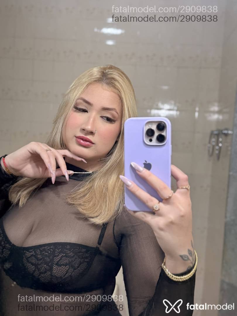 Acompanhante mulher loira (o) de olhos mel - Camilla Valença