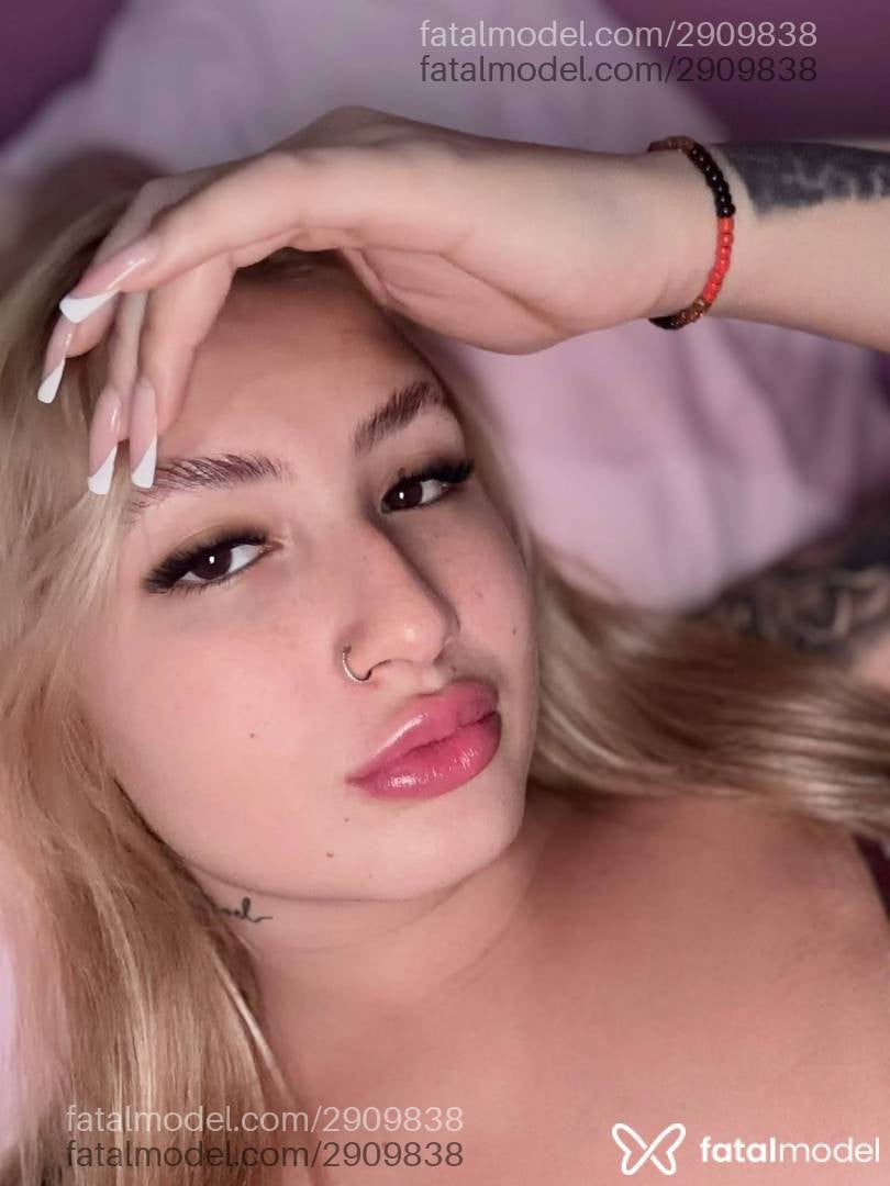 Acompanhante mulher loira (o) de olhos mel - Camilla Valença