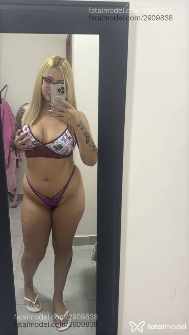 Acompanhante mulher loira (o) de olhos mel - Camilla Valença