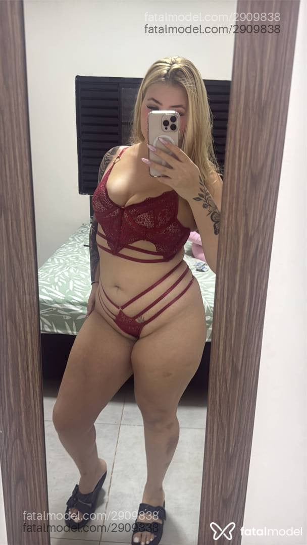 Acompanhante mulher loira (o) de olhos mel - Camilla Valença
