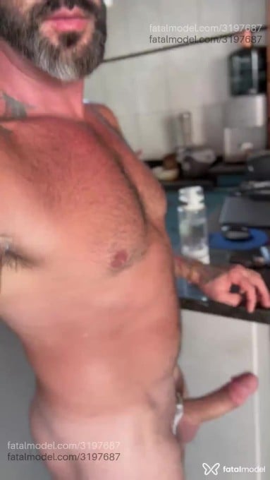 Acompanhante homem com cabelo castanho de olhos castanhos em Bauru - Vitor