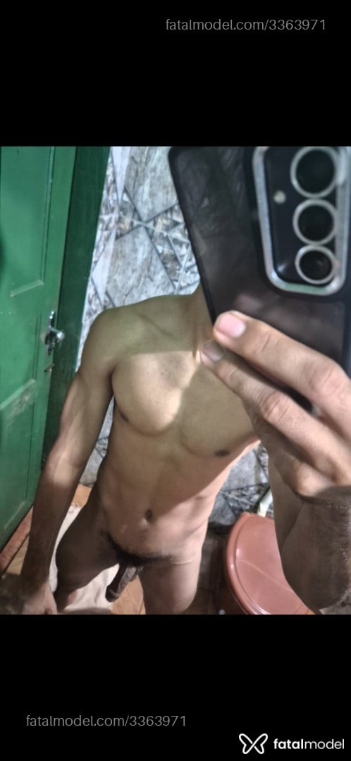 Acompanhante homem com cabelo grisalho de olhos castanhos em Medicilândia - Nescauzinho