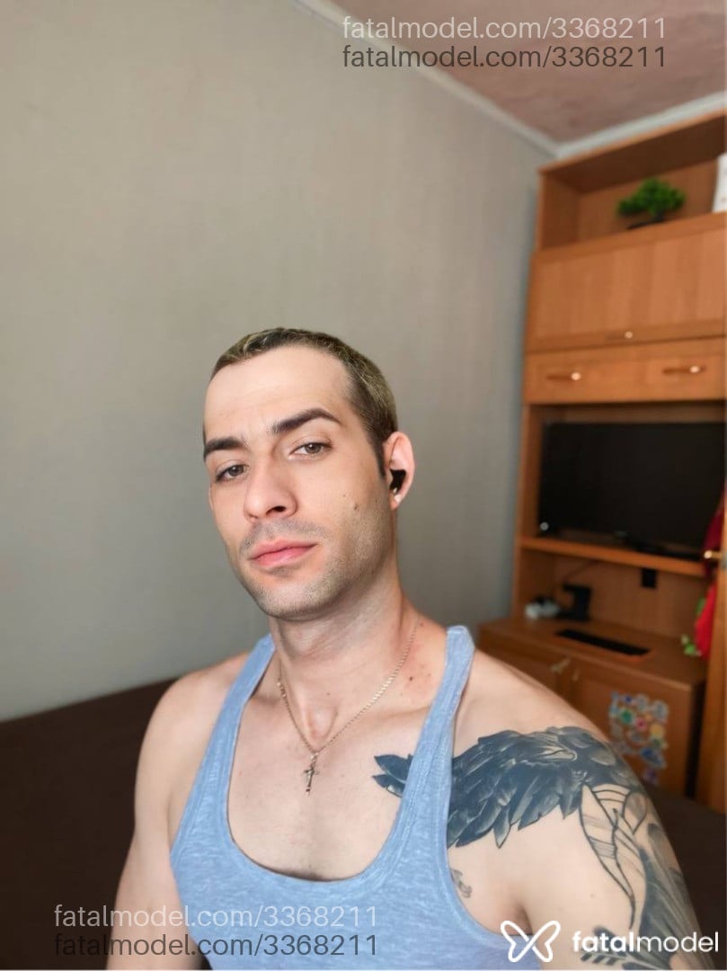 Acompanhante homem com cabelo grisalho de olhos verdes em Boa Vista - Jesus Kin