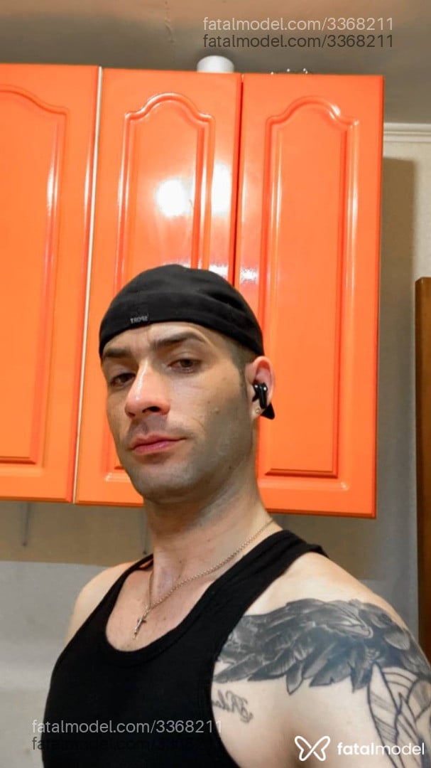 Acompanhante homem com cabelo grisalho de olhos verdes em Boa Vista - Jesus Kin