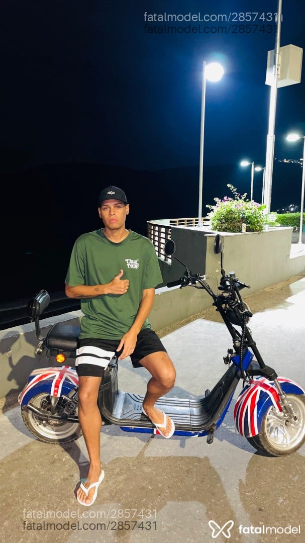 Acompanhante homem morena (o) de olhos pretos em Cabo Frio - Matheus Trindade