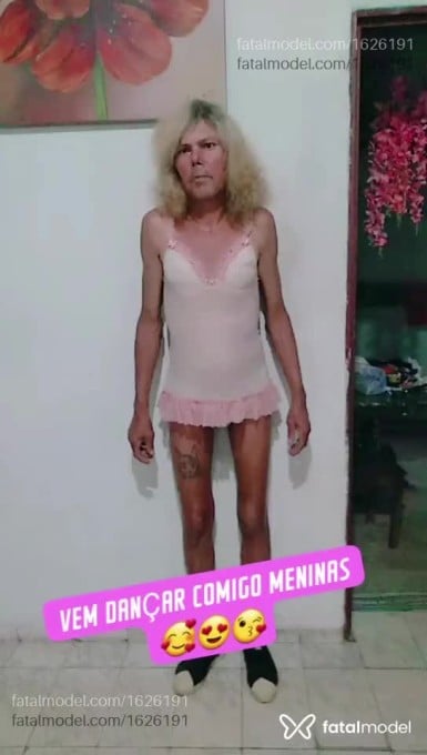 Acompanhante mulher com cabelo colorido de olhos pretos em Floriano - Bruta