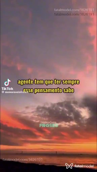 Acompanhante mulher com cabelo colorido de olhos pretos em Floriano - Bruta