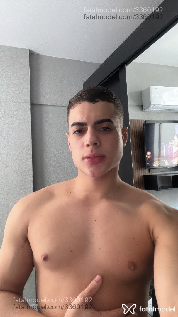 Acompanhante homem com cabelo castanho de olhos castanhos em Florianópolis - Kaue Gomes