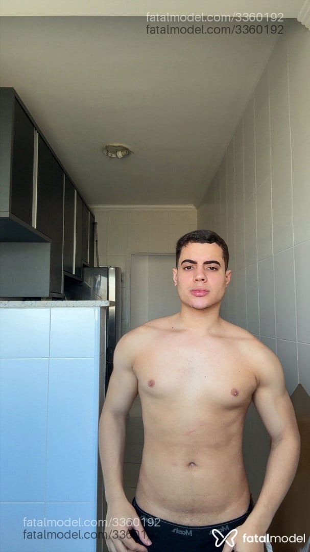 Acompanhante homem com cabelo castanho de olhos castanhos em Florianópolis - Kaue Gomes