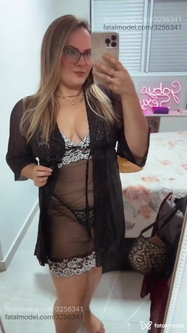 Acompanhante mulher loira (o) de olhos castanhos em Virtual - Gaby
