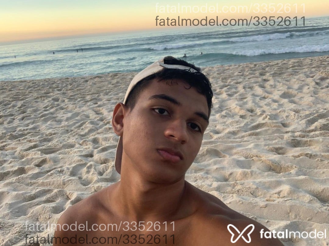 Acompanhante homem com cabelo castanho de olhos castanhos em Rio de Janeiro Acompanhante homem com cabelo castanho de olhos castanhos em Rio de Janeiro - Arthur Salles