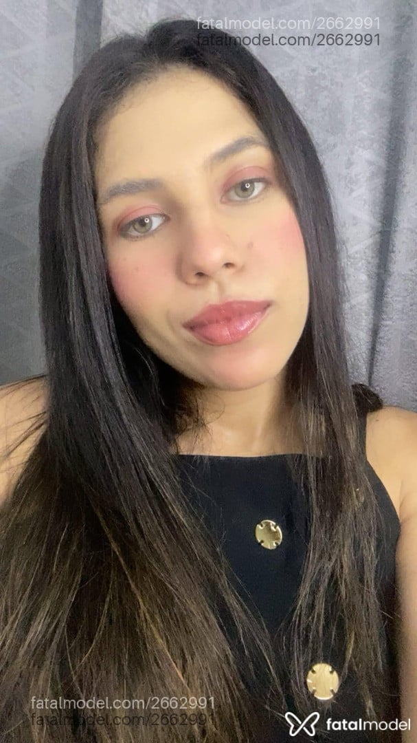 Acompanhante mulher com cabelo castanho de olhos verdes em Goiânia - Gabriela Victoria