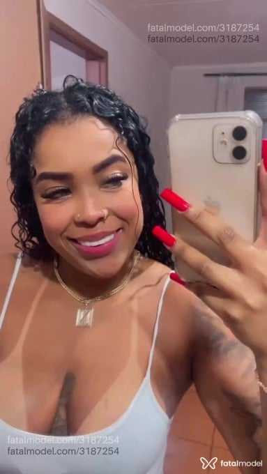 Acompanhante mulher morena (o) de olhos castanhos em Porto Alegre Acompanhante mulher morena (o) de olhos castanhos em Porto Alegre - Babyviicko