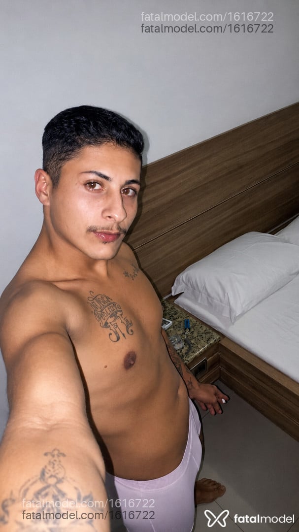 Acompanhante homem com cabelo castanho de olhos castanhos em Florianópolis - Henrique mello