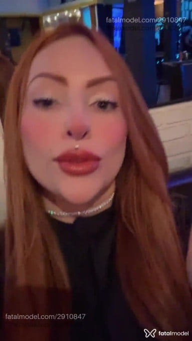 Acompanhante mulher ruiva (o) de olhos verdes em São Paulo Acompanhante mulher ruiva (o) de olhos verdes em São Paulo - Maya Mello