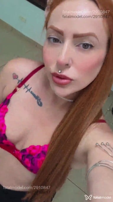 Acompanhante mulher ruiva (o) de olhos verdes em São Paulo Acompanhante mulher ruiva (o) de olhos verdes em São Paulo - Maya Mello