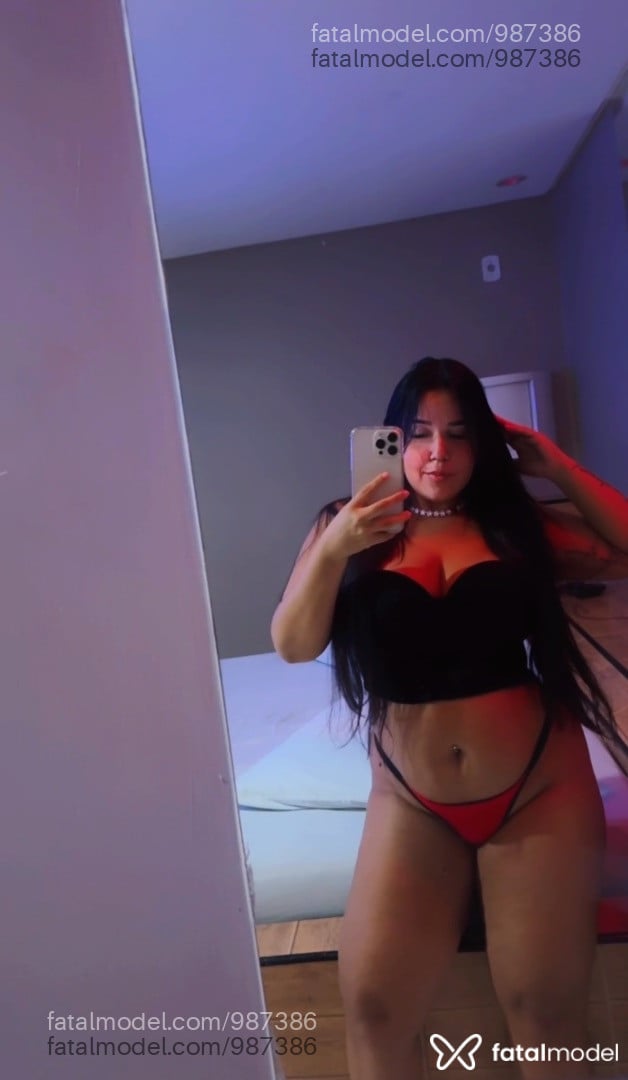 Acompanhante mulher com cabelo castanho de olhos cinza em Maceió - Letícia Ferraz