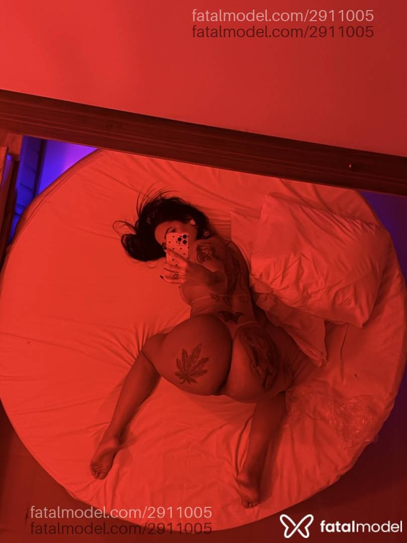Acompanhante mulher trans morena (o) de olhos pretos - Brenda