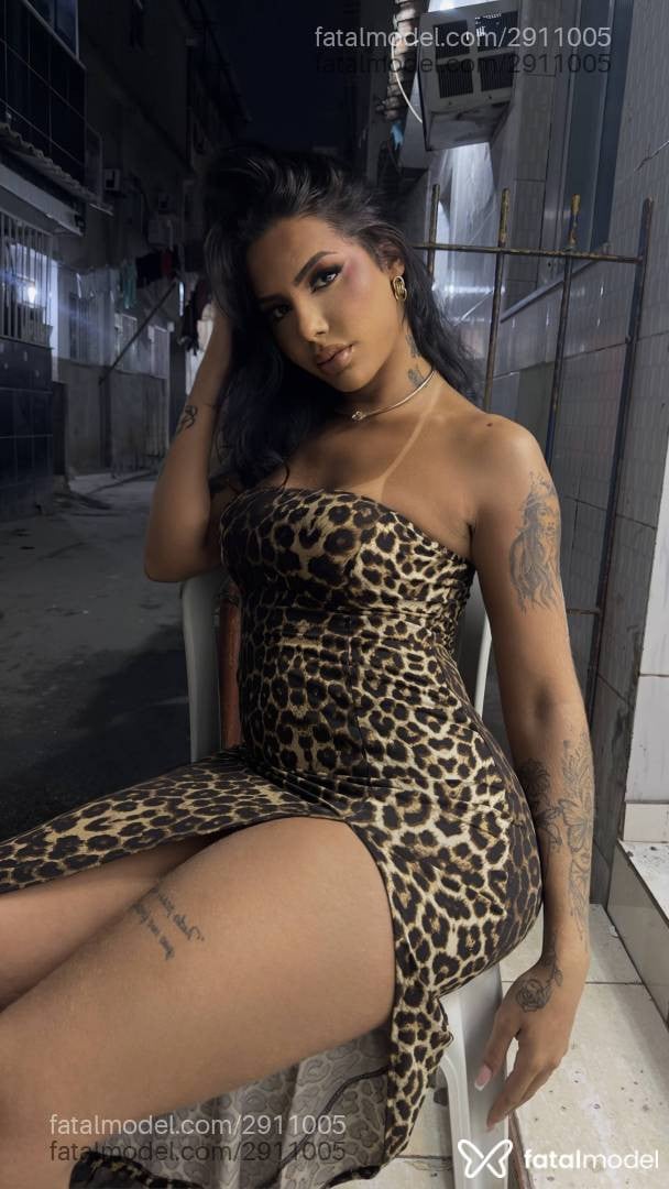 Acompanhante mulher trans morena (o) de olhos pretos - Brenda