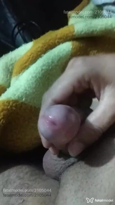 Acompanhante homem morena (o) de olhos castanhos em Virtual - Desconhecido