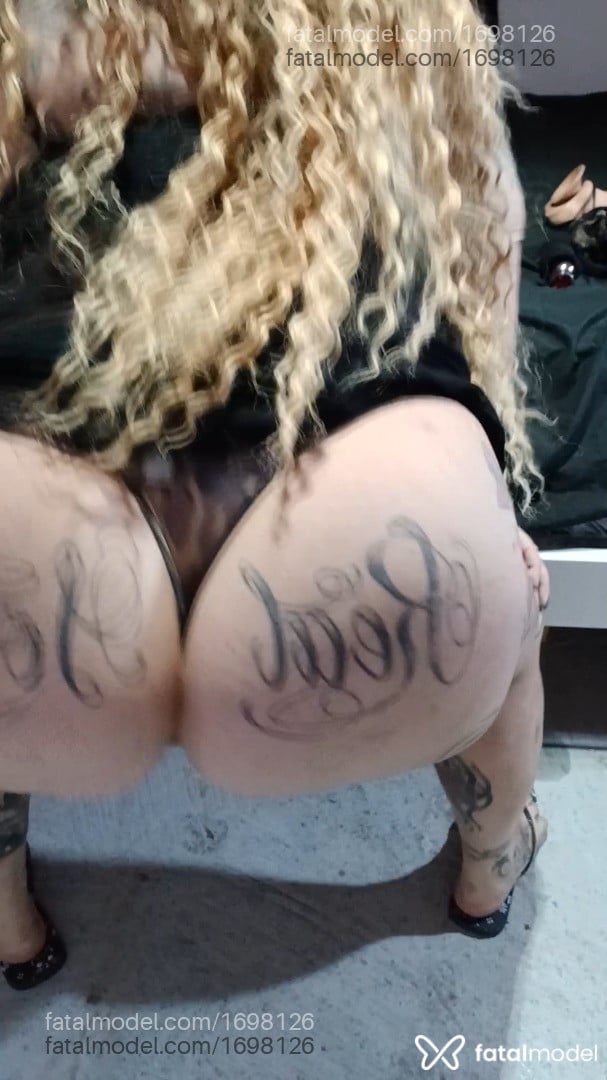 Acompanhante mulher com cabelo castanho de olhos mel em Vassouras - Tetê Carabina
